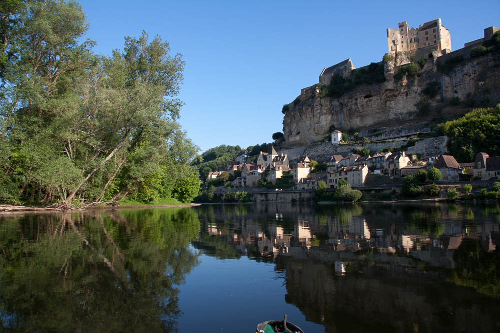 Urlaub mit Pyrenäenberghund Juni 2015 - Frankreich - Paddeln an der Dordogne und Wandern in St. Julien de Jordanne (Zentralmassiv, Cantal) - Dordogne4