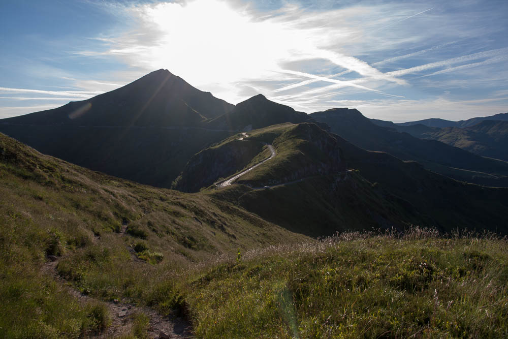 Urlaub mit Pyrenäenberghund Juni 2015 - Frankreich - Paddeln an der Dordogne und Wandern in St. Julien de Jordanne (Zentralmassiv, Cantal) - Cantal6