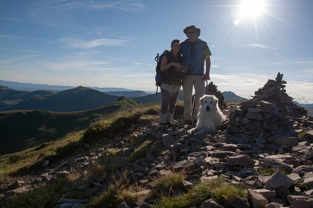 Urlaub mit Pyrenäenberghund Juni 2015 - Frankreich - Paddeln an der Dordogne und Wandern in St. Julien de Jordanne (Zentralmassiv, Cantal) - Cantal5